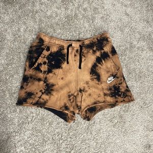 Tie-dyed shorts Nike.